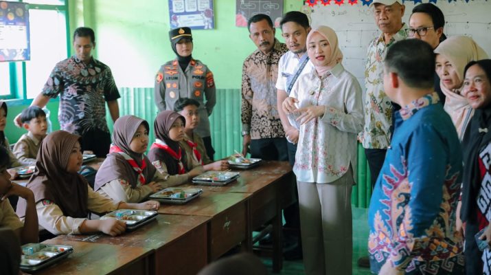 Wagub Jihan Nurlela Tinjau Dapur SPPG dan Penyaluran Program MBG di Kota Metro