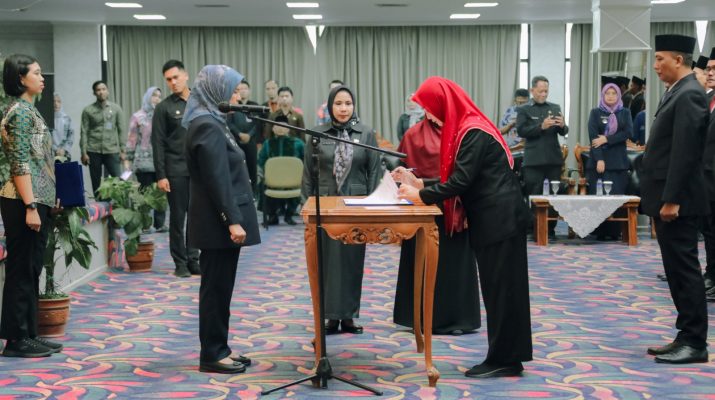 Mewakili Gubernur Inspektur Bayana Lantik 59 Pejabat di Lingkungan Pemprov Lampung, Tekankan Pentingnya Integritas ASN