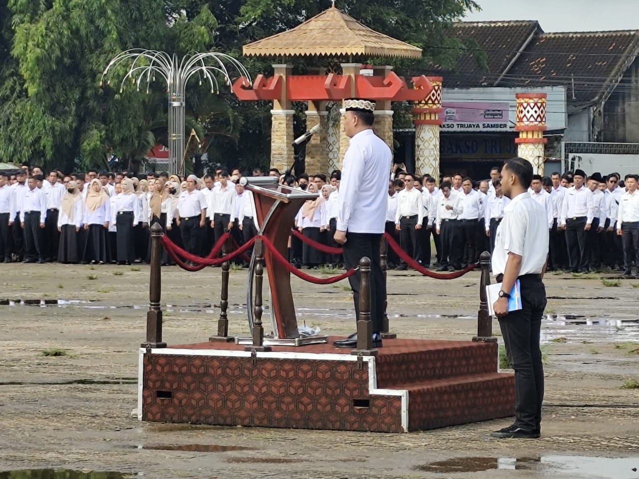 Bambang Iman Santoso Serahkan SK 1.913 PPPK Paruh Waktu: SK Bukan Jaminan, Kinerja Penentu Nasib