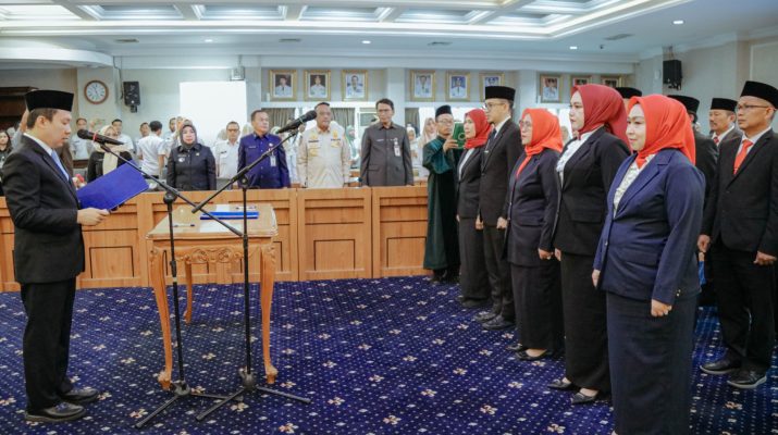 Sekdaprov Marindo Kurniawan Lantik dan Ambil Sumpah Jabatan 15 Pejabat Administrator Pemprov Lampung