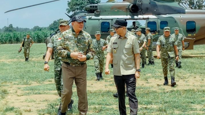 Gubernur Mirza Dampingi Menhan RI Sjafrie Sjamsoeddin Tinjau Fasilitas Markas Komando Batalyon Infanteri TP 848/Satya Pandya Cakti Anak Tuha