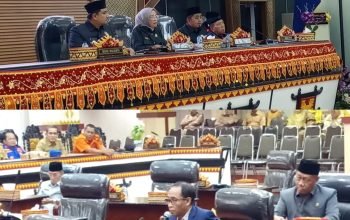 Paripurna Tanpa Wali Kota Dihujani Interupsi, Dua Anggota DPRD Metro Walkout