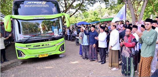 1.350 Santri Lampung Diberangkatkan ke Lirboyo, Bupati Egi Titipkan Pesan Pengabdian