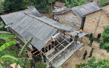 Mengabdi Untuk Negara , Satgas TMMD Kodim 0402/OKI Rehab Rumah Masyarakat Tak Layak Huni