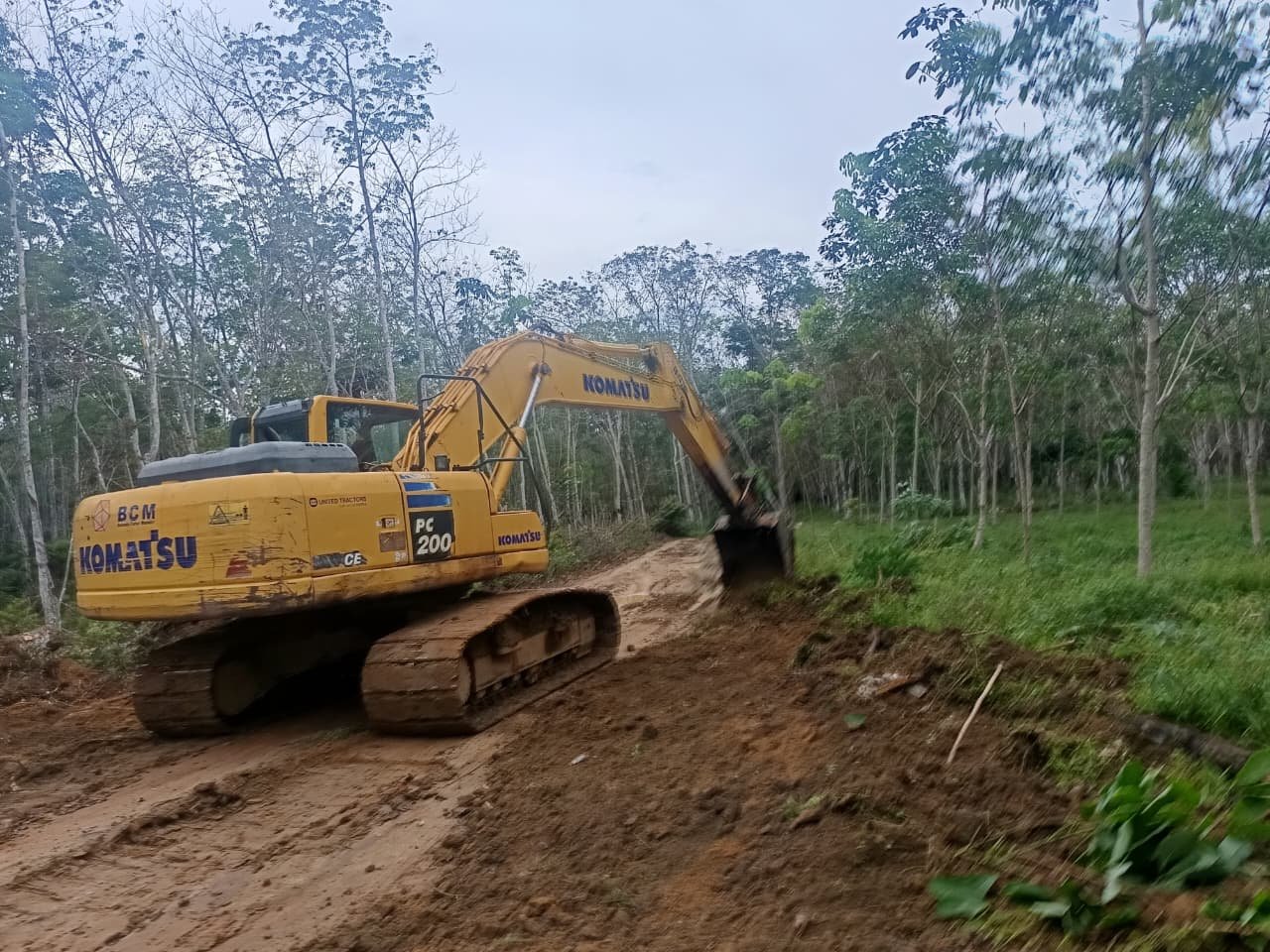 Untuk Kesejahteraan Warga Satgas TMMD Kodim 0402/OKI Kebut Pembukaan Jalan