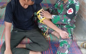Jemput Bola, Satgas TMMD Kodim 0402/OKI Berikan Layanan Kesehatan Gratis dari Rumah ke Rumah