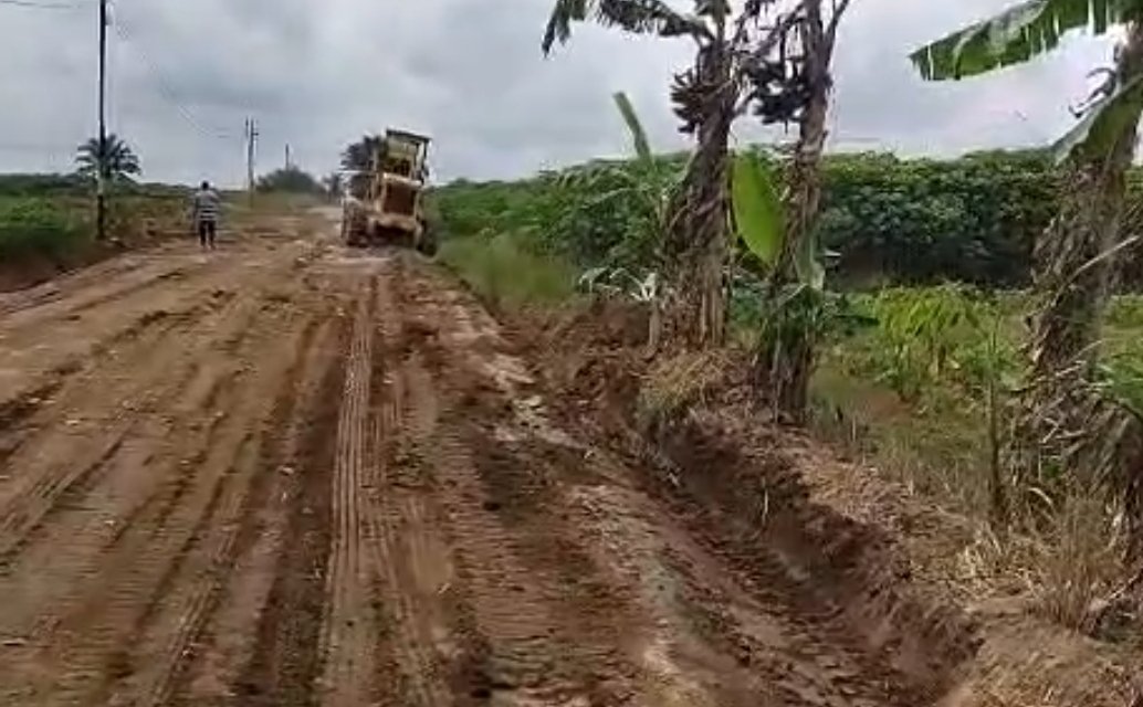 Pria Ini Mampu Ratakan Jalan Berlubang, Ini Jurus SHU
