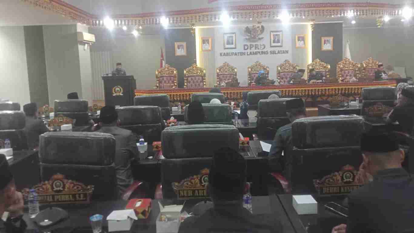 DPRD Lamsel Rapat Paripurna RANPERDA Pertanggungjawaban APBD 2025