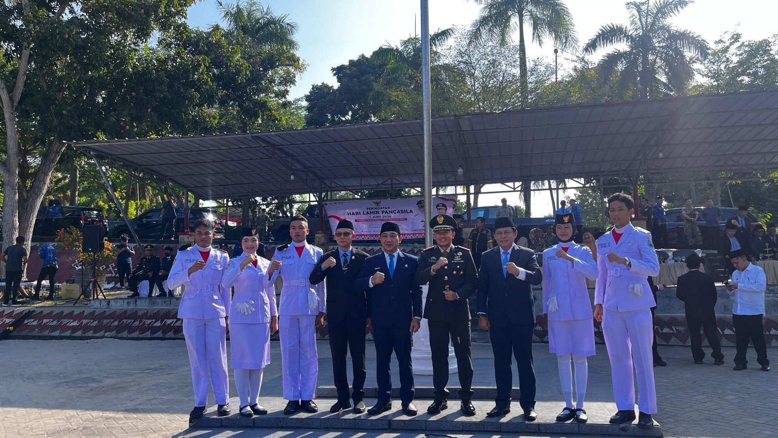 Wakil ketua Komisi I DPRD Lamsel Jenggis Khan Hikal Membacakan Naskah UUD 45 Saat Peringatan Hari Lahir Pancasila