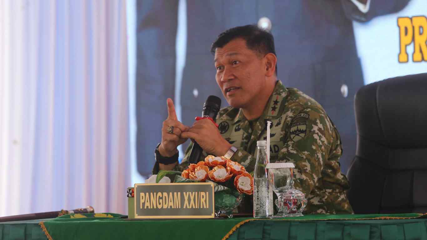 Pangdam XXI/Radin Inten Kunjungi Kodim 0422/Lampung Barat Perkuat Soliditas