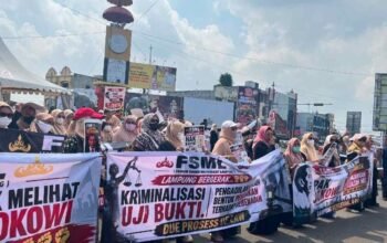 Ratusan Warga Lampung Gelar Aksi Tolak Kedatangan Joko Widodo