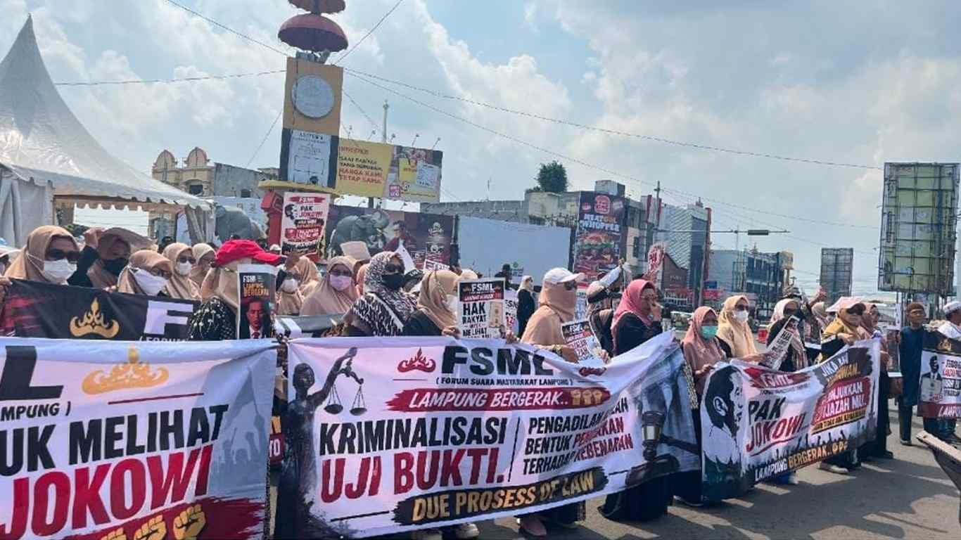 Ratusan Warga Lampung Gelar Aksi Tolak Kedatangan Joko Widodo