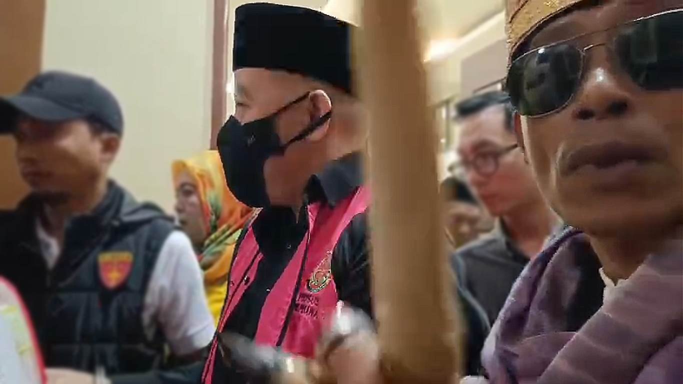 Diintimidasi Saat Liput Sidang Korupsi Dendi Romadhona, Ponsel Wartawan Dipukul Orang Tak Dikenal