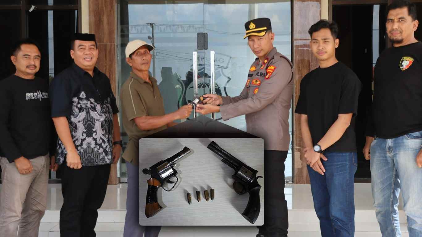 Dua Warga Pringsewu Serahkan Senpi Rakitan dan Amunisi Secara Sukarela ke Polres