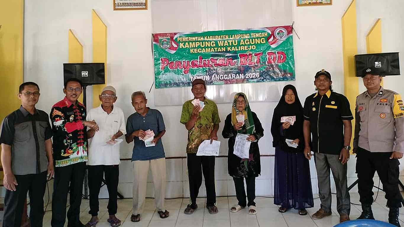 Kampung Watu Agung Salurkan BLT-DD, Camat Kalirejo Tekankan Transparansi