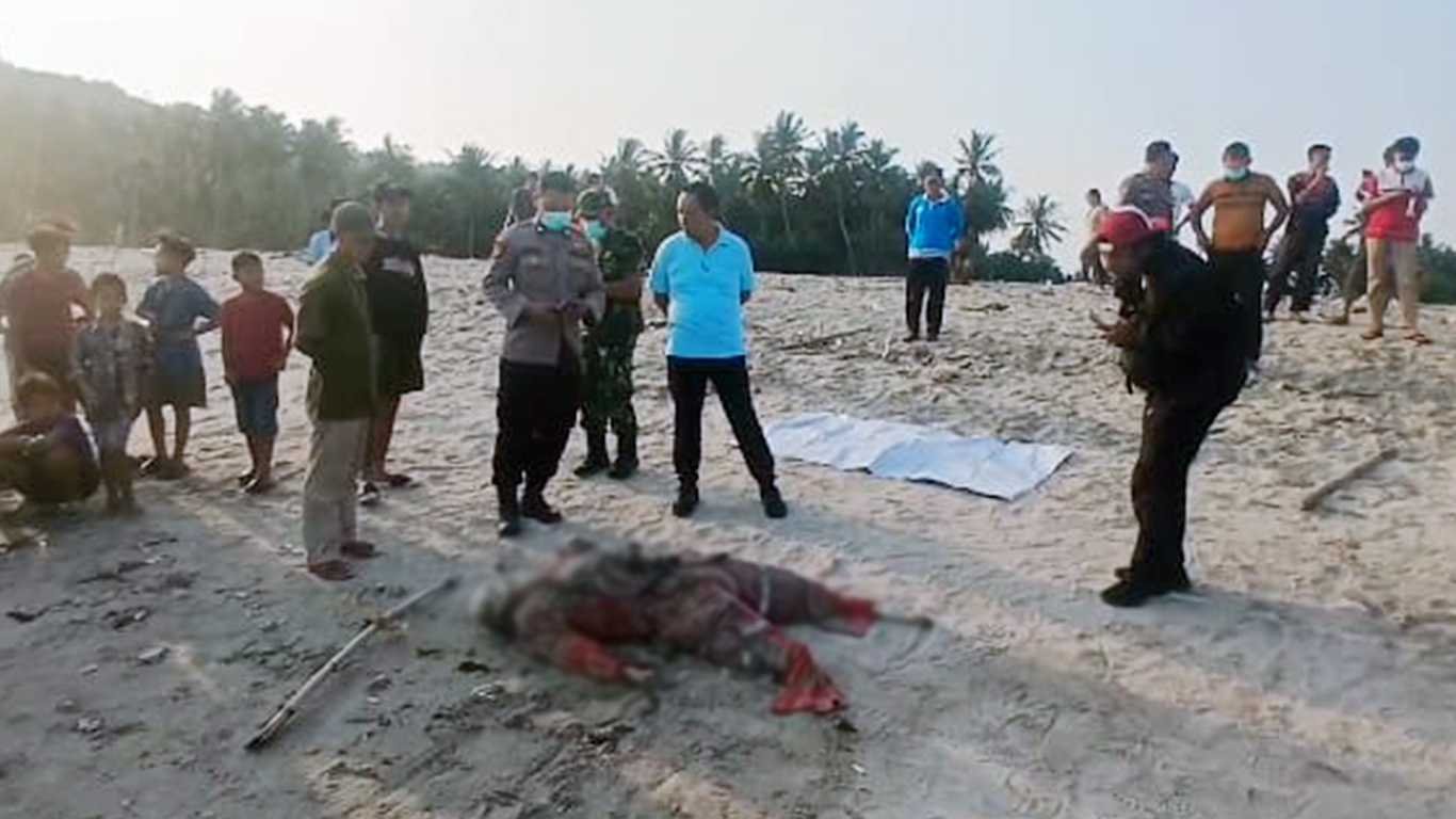 Mayat Tanpa Identitas Ditemukan Mengapung di Pantai Keramat Lampung Selatan