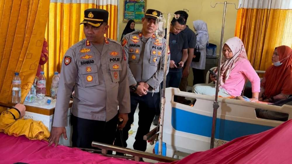 Kapolres Tanggamus Pantau Kondisi Siswa SMPN 1 Talang Padang Diduga Keracunan