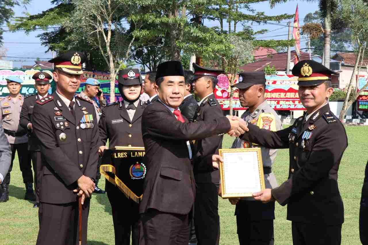 Polres Lampung Barat Beri Penghargaan untuk IPDA Rico atas Prestasi Berantas Begal