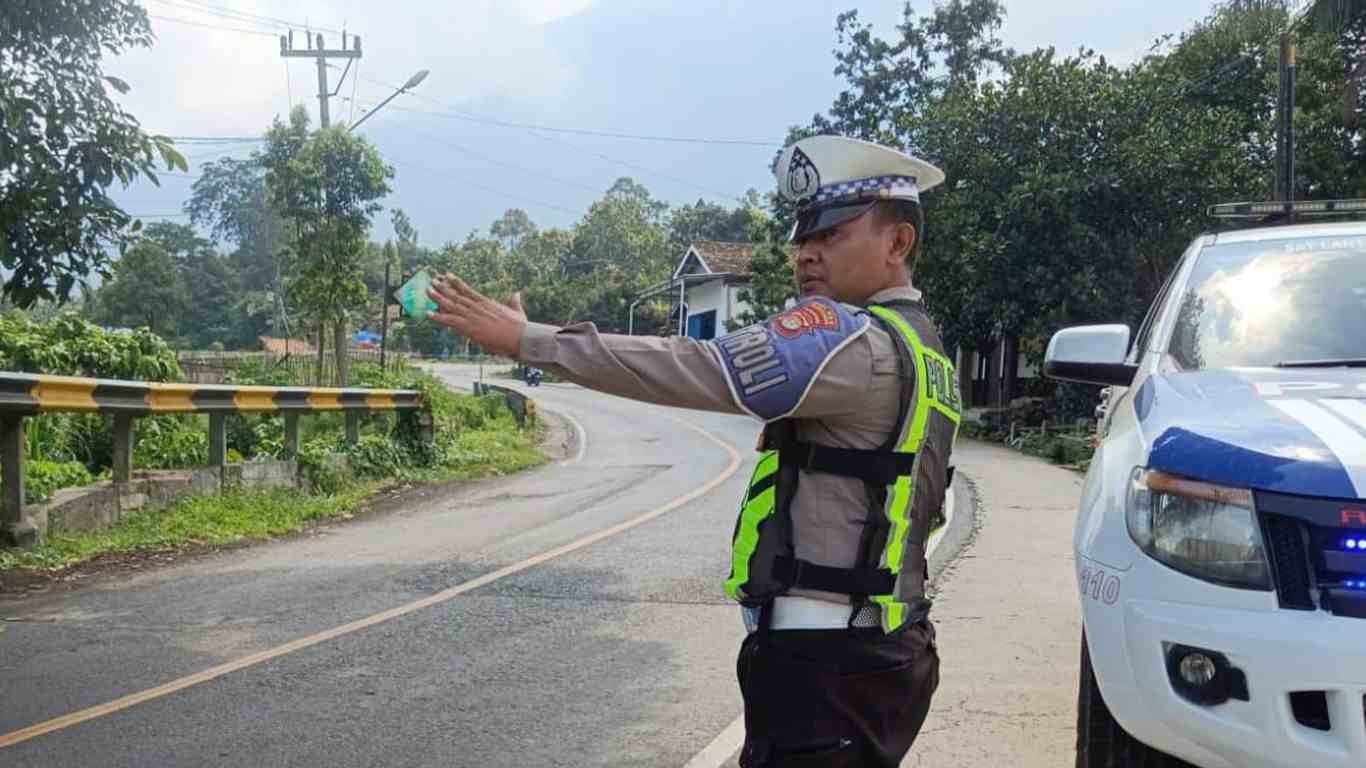 Polres Tanggamus Selidiki Aksi Ugal-ugalan Mobil Dinas Berpelat Merah
