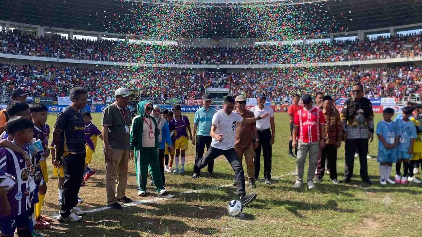Wakil Bupati Tanggamus Resmi Buka Kompetisi Sepak Bola U-12 Tahun 2026