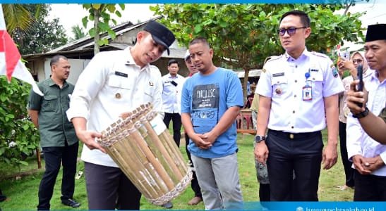 Bupati Lampung Selatan Apresiasi Semangat Gotong Royong Desa Suak dalam Program HELAU