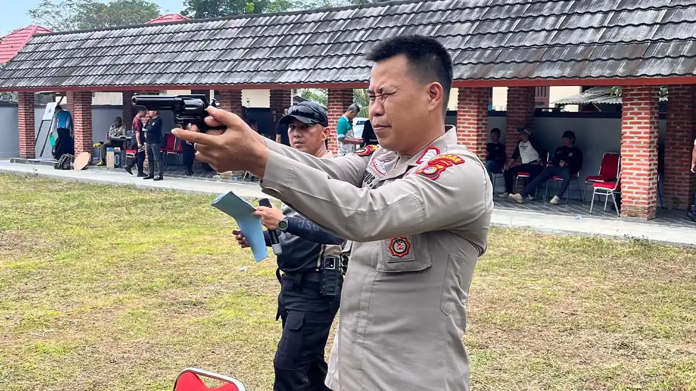 33 Personel Polres Tanggamus Ikuti Uji Kualifikasi Menembak untuk Pinjam Pakai Senpi Dinas