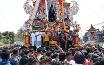 Bupati Egi Diarak di Atas Bade 24 Meter, Balinuraga Bidik Desa Wisata Budaya 2027