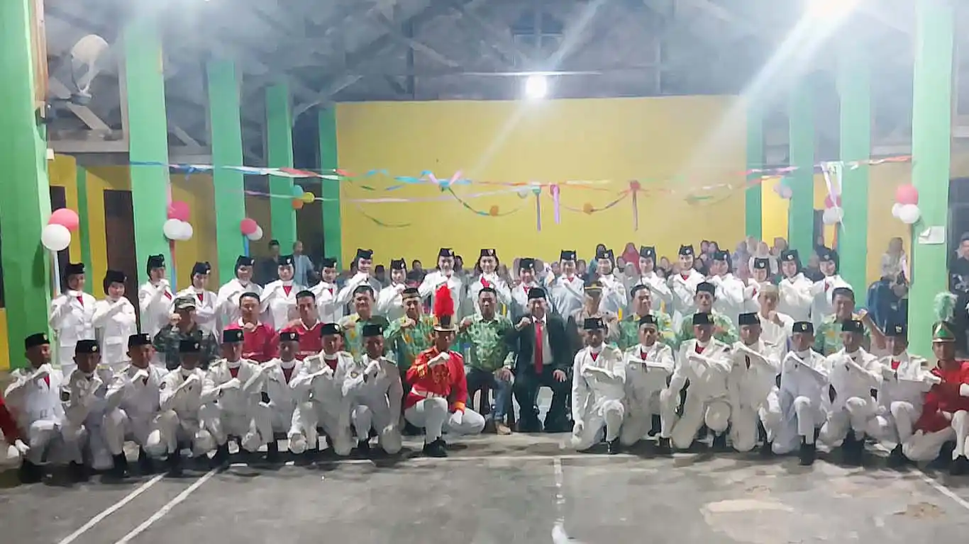Camat Padang Ratu Kukuhkan Paskibra Kecamatan untuk Upacara HUT RI ke-81