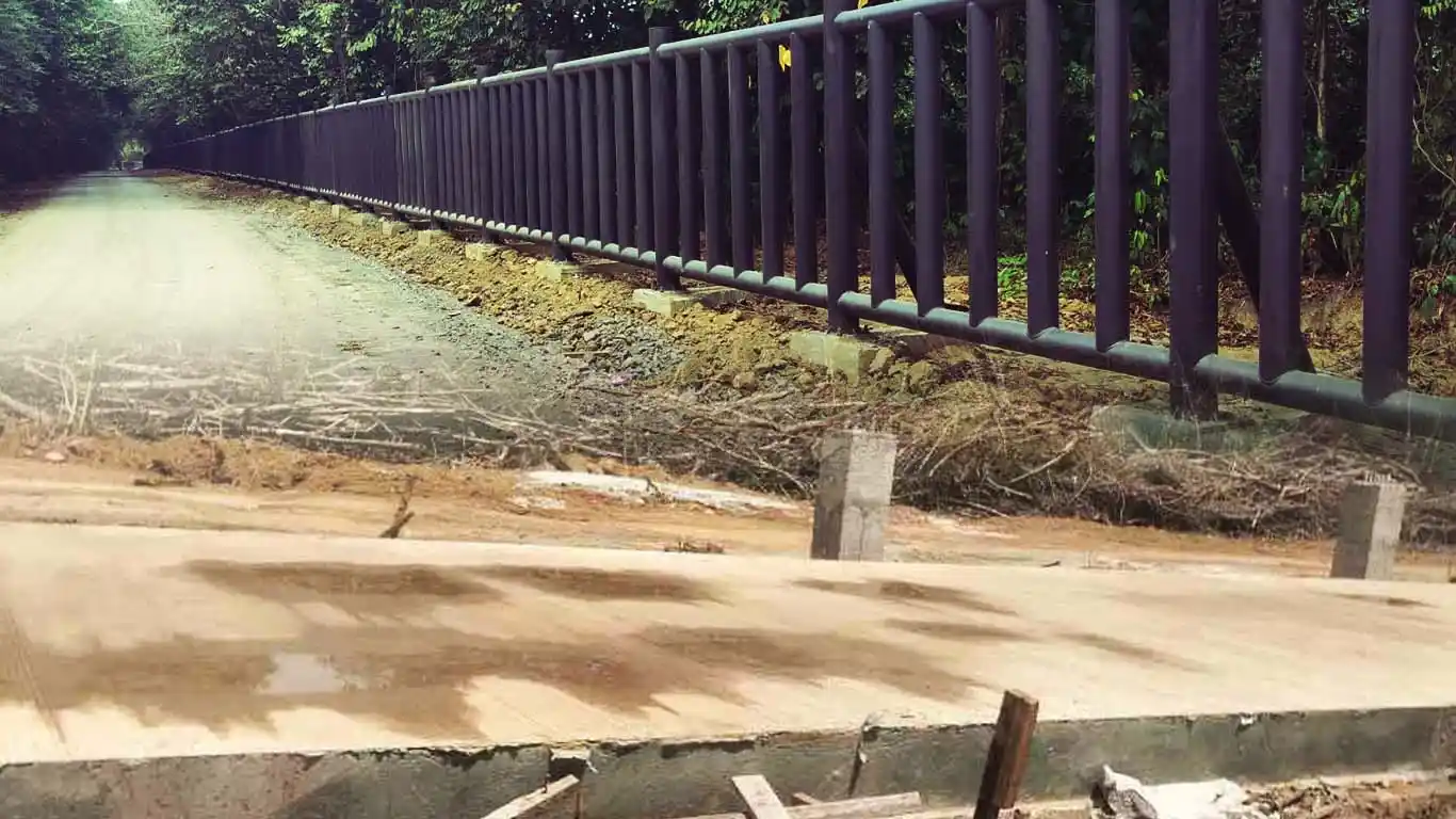 Proyek Pagar Pembatas Way Kambas Rp 839 Miliar: Solusi Konflik Gajah atau Perusakan Hutan Konservasi?