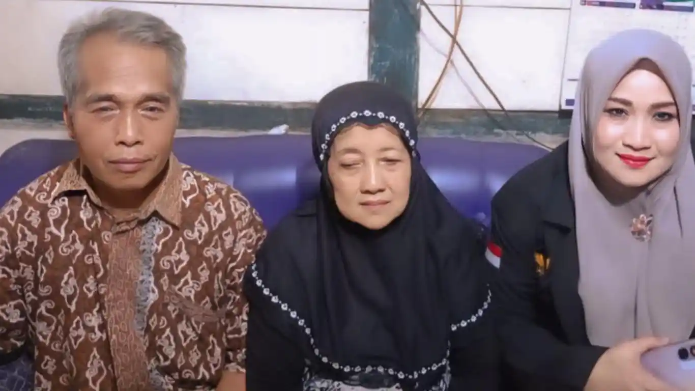 Rumah Dipasangi Plang, Mbah Suparsono Mengaku Terluka: “Saya Anggap Mereka Saudara Kandung”