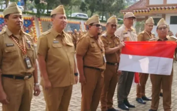 Sekda Tanggamus Canangkan Gerakan Pembagian Bendera Merah Putih 2026