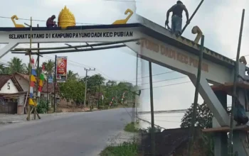 Warga Kampung Payungdadi Gotong Royong Perbaiki Tugu Perbatasan secara Swadaya