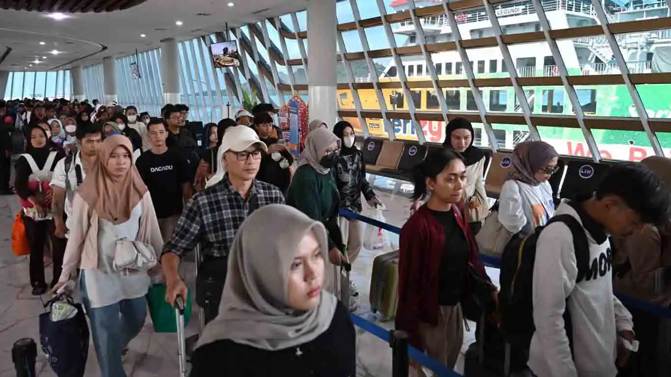 ASDP Pastikan Penyeberangan Merak-Bakauheni Tetap Normal di Tengah Aktivitas Gunung Anak Krakatau