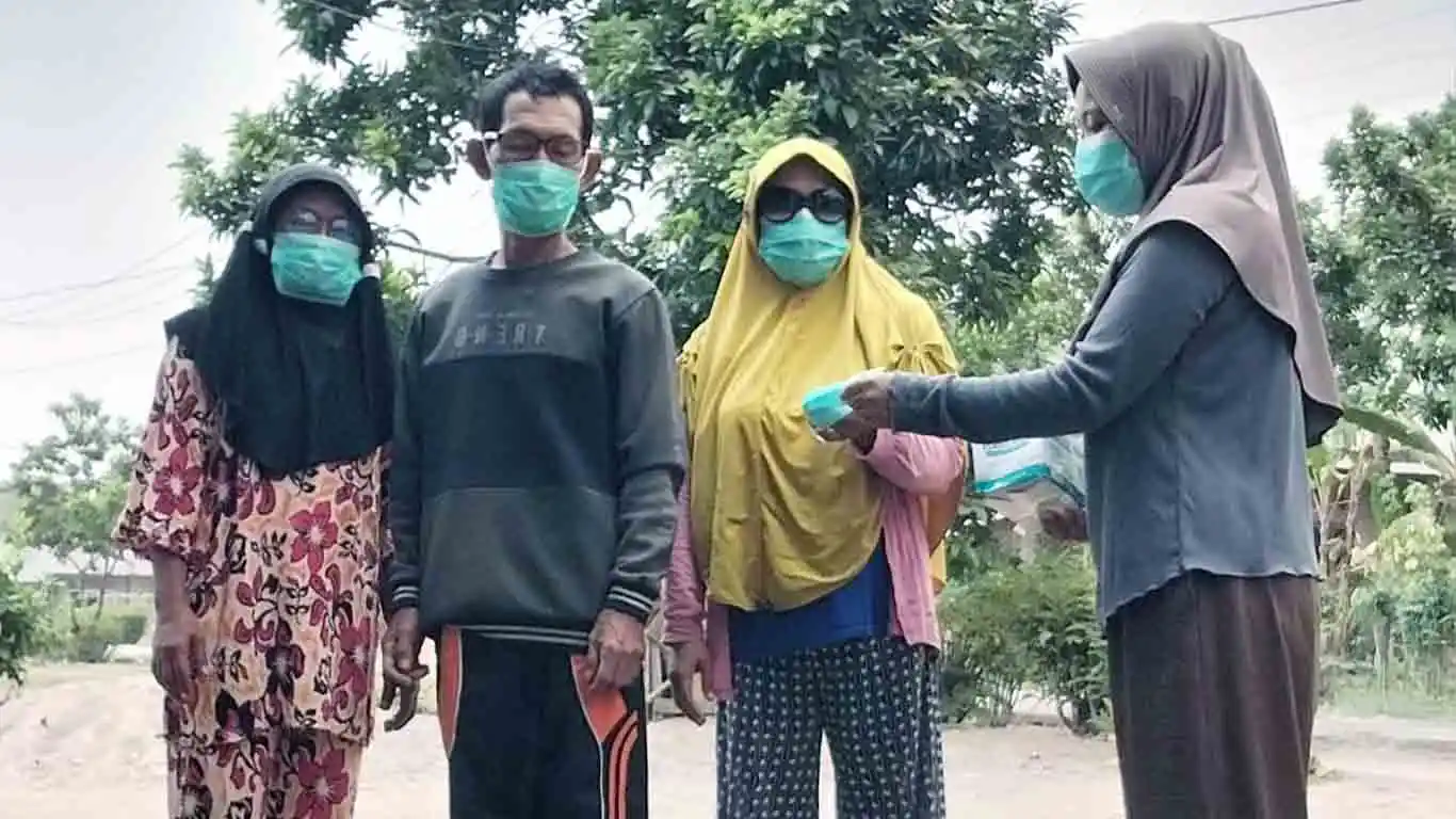 Abu Vulkanik Anak Krakatau Melanda Pematang Sawa, 1.650 Masker Dibagikan