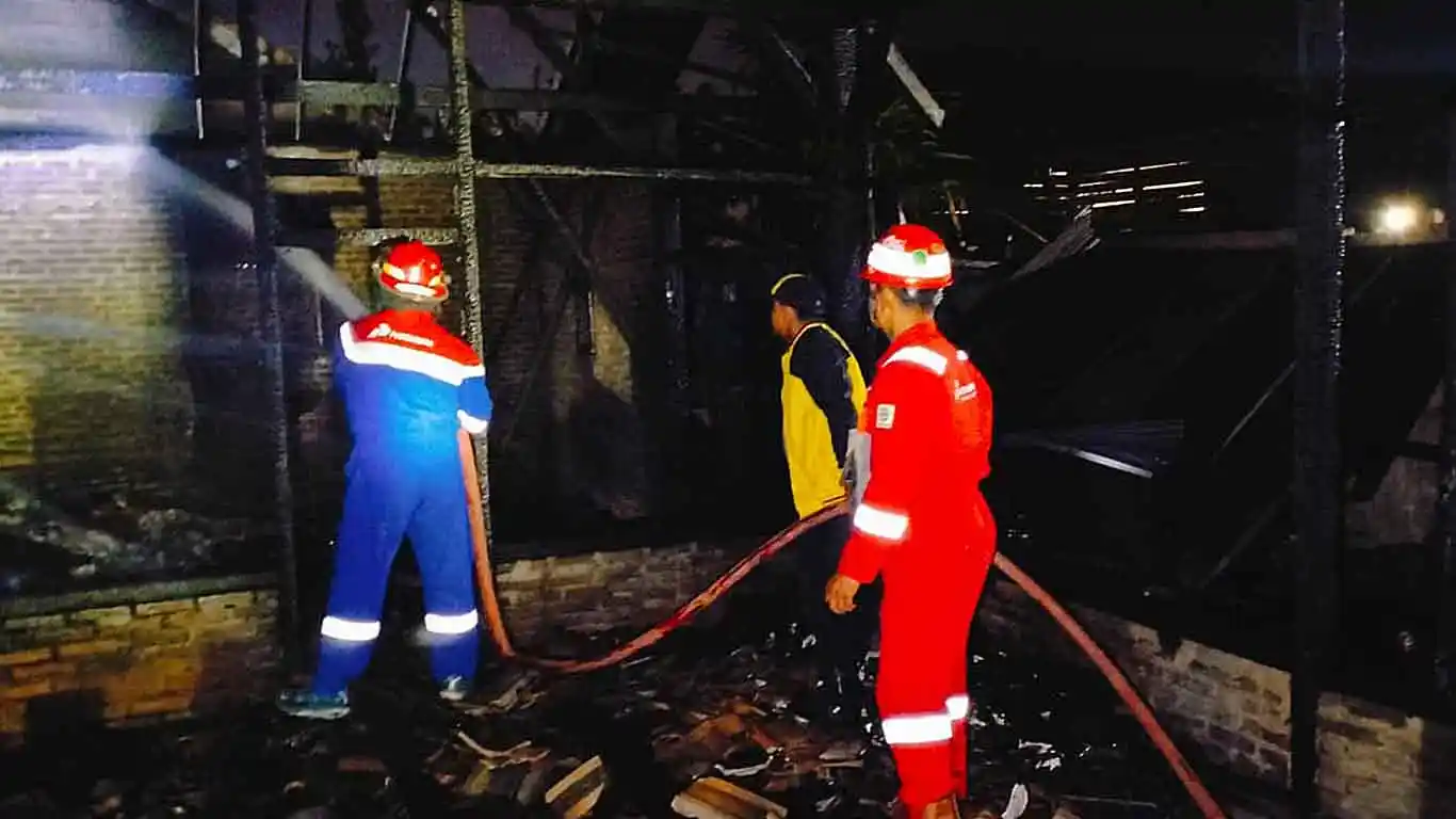Diduga Korsleting Listrik, Rumah Warga di Ulu Belu Ludes Terbakar