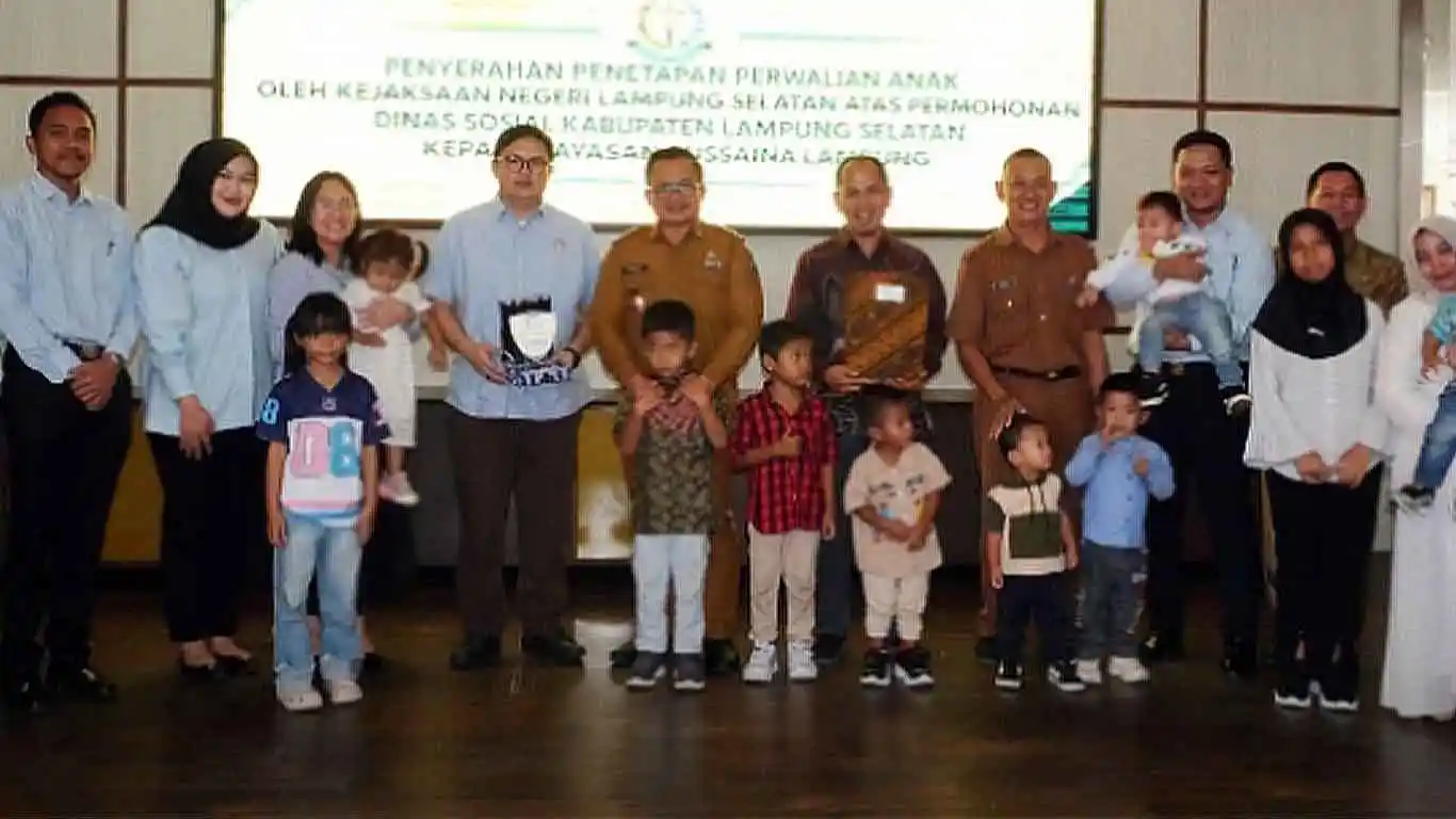 Kejari Lampung Selatan Serahkan Penetapan Perwalian Delapan Anak kepada Dinas Sosial