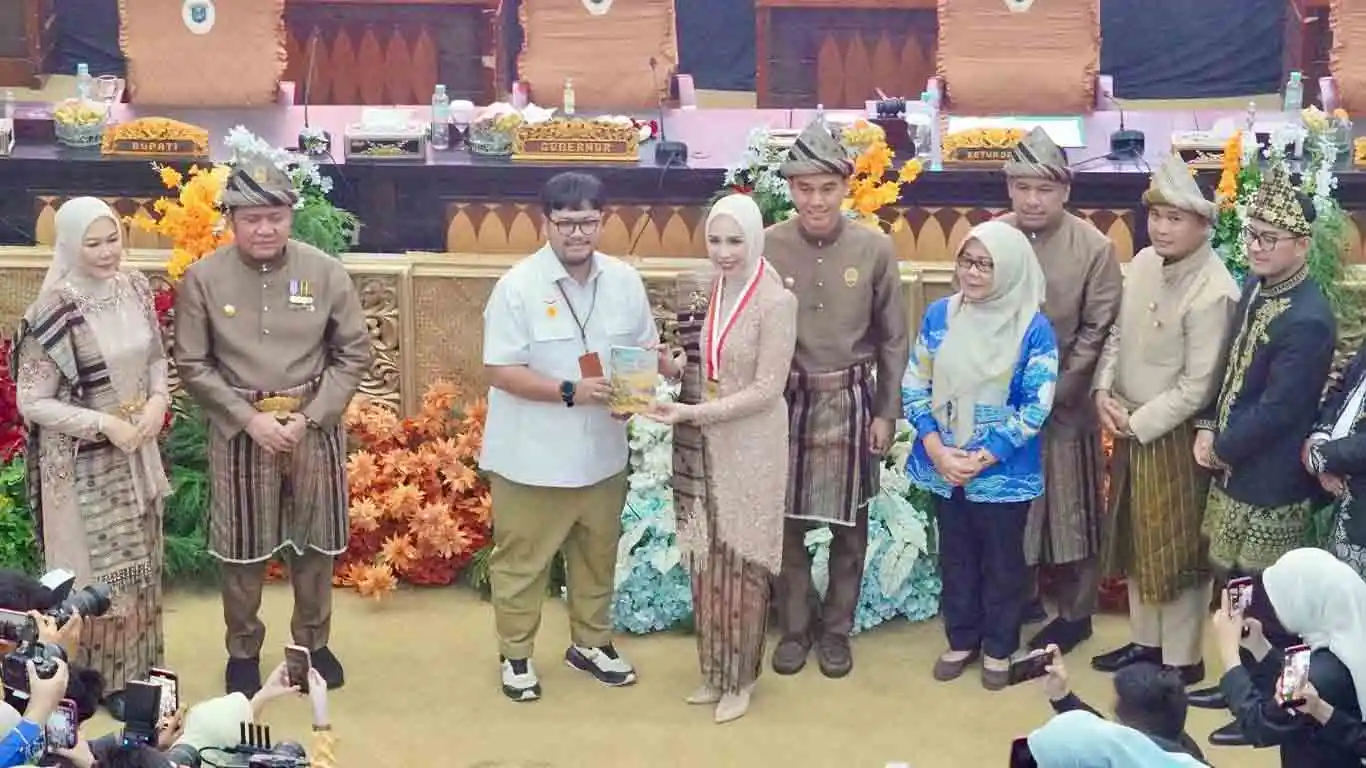 15 Ribu Pelajar SMP di OKI Pecahkan Rekor MURI Lewat Gerakan Menulis Cerpen