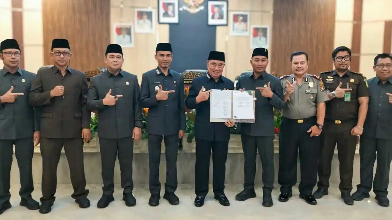 Bupati Tanggamus dan DPRD Tandatangani KUA-PPAS 2027, Pendapatan Daerah Diproyeksikan Rp1,56 Triliun