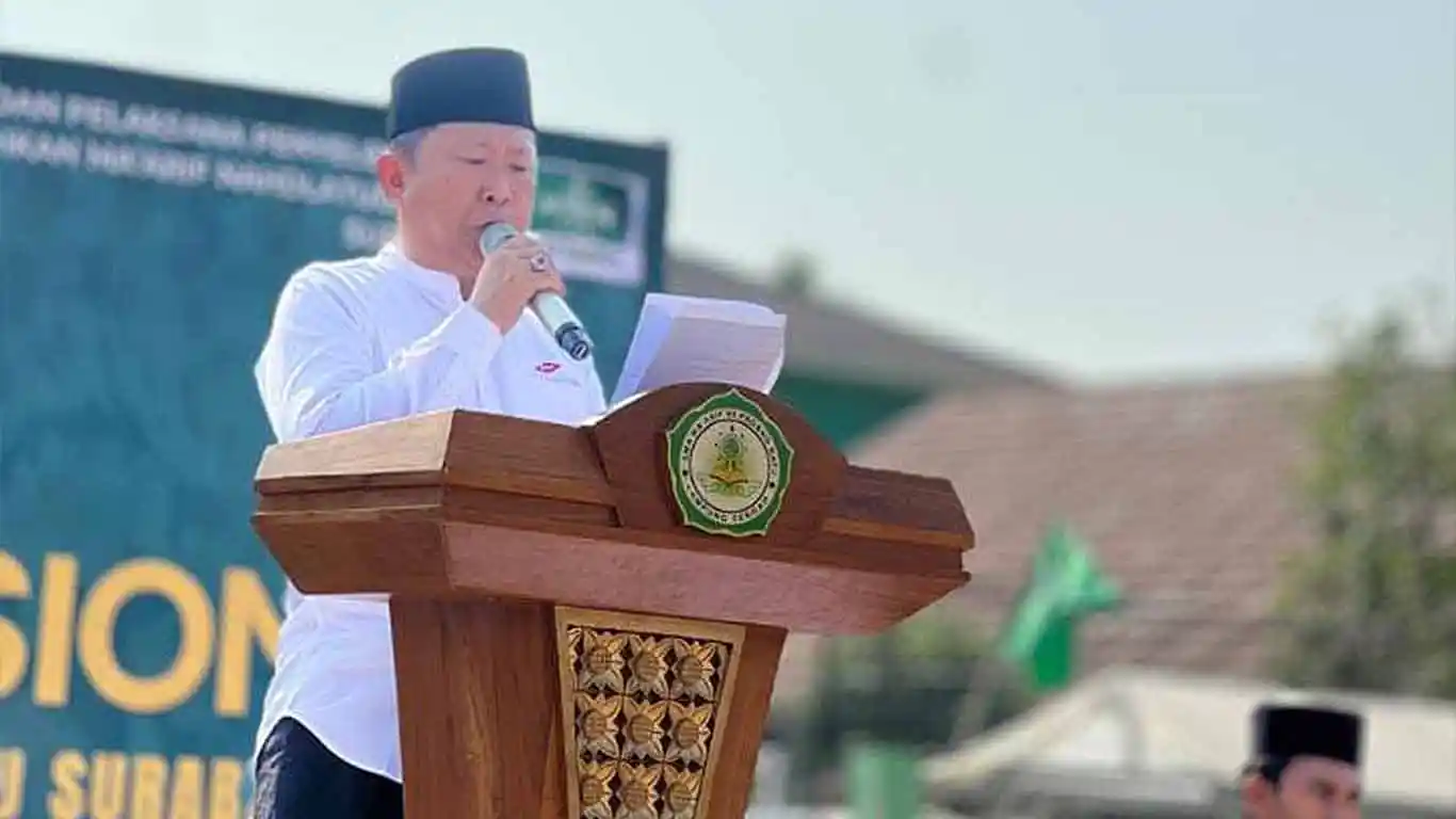 Camat Padang Ratu Pimpin Upacara Hari Santri Nasional 2026 di SMA Maarif Surabaya