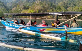 Dinkes Tanggamus Tempuh Jalur Laut Pastikan Pelayanan Kesehatan Menjangkau Wilayah Terpencil
