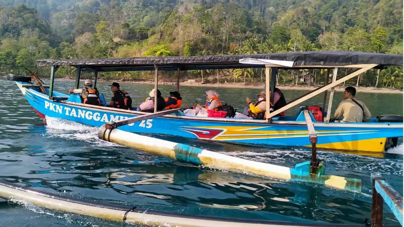 Dinkes Tanggamus Tempuh Jalur Laut Pastikan Pelayanan Kesehatan Menjangkau Wilayah Terpencil