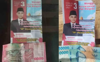 Dugaan Pembagian Amplop Rp100 Ribu Bergambar Foto Calon Dalam Pilkakam Payung Dadi