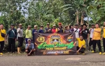 Green Policing, Polsek Pulau Panggung dan Warga Bersihkan Jalan serta Angkut Sampah