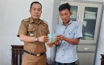 Kepala Kampung Negeri Kepayungan Salurkan Bantuan Korban Kebakaran, Warga Minta Jembatan Dusun 5 Dibangun