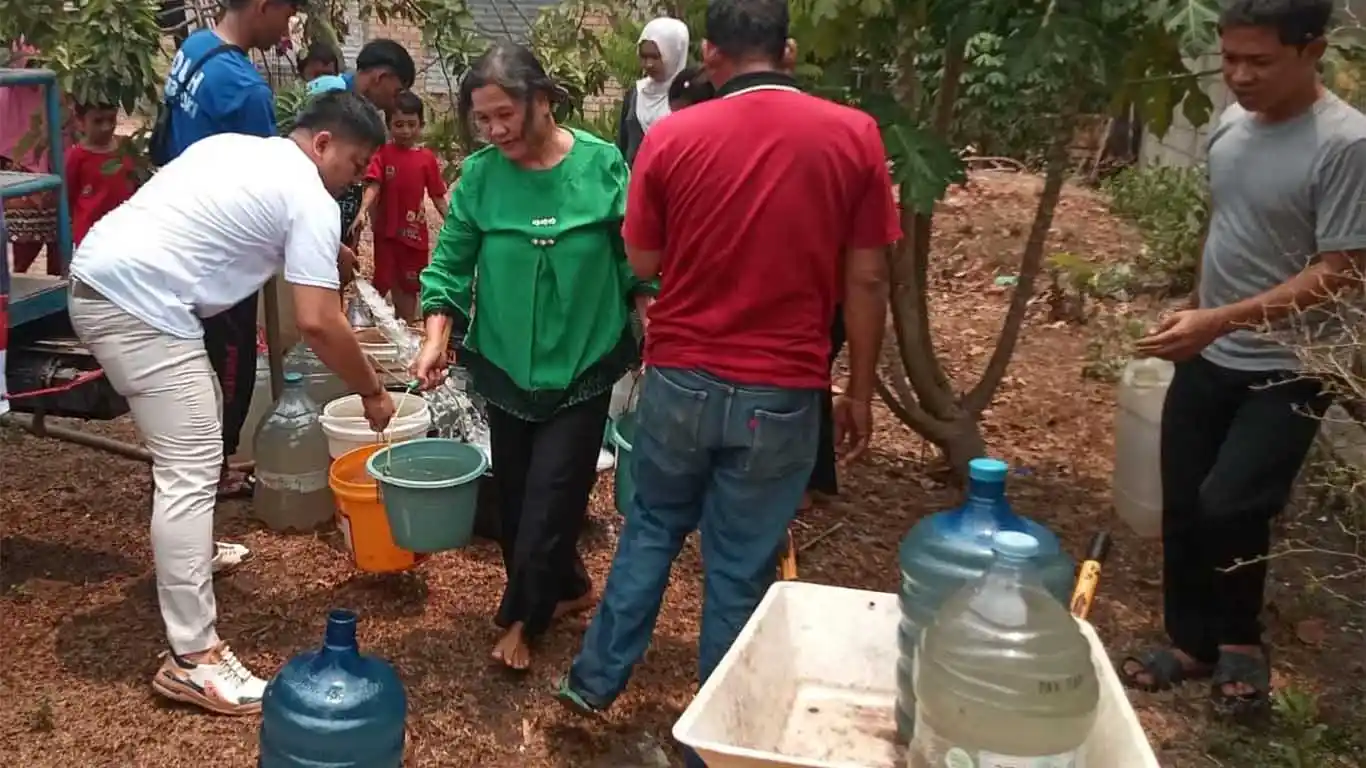 PPWI OKI Salurkan Bantuan Air Bersih untuk Warga Terdampak Kekeringan di Kayuagung