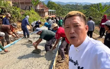 Warga Tanggamus Patungan Rp60 Juta Cor Jalan, Bang Taun Sindir Bupati: “Nggak Usah Repot”